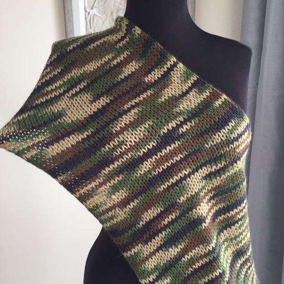 Back in Stock: Camo Infinity Scarf Camouflage Knitted #028 - Picture 4 of 5